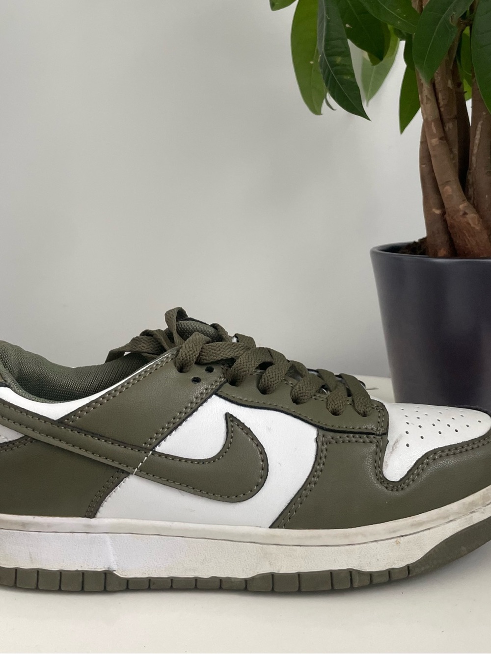 Women Size 8.5 Nike Dunk Low
Medium Olive Green Shoes 7Y
